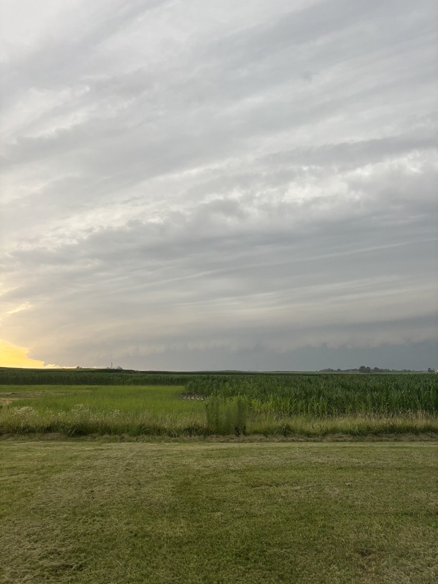 CalebIsChasin's tweet image. Huge mothership storm north west of Sandborn 8:14pm
#inwx