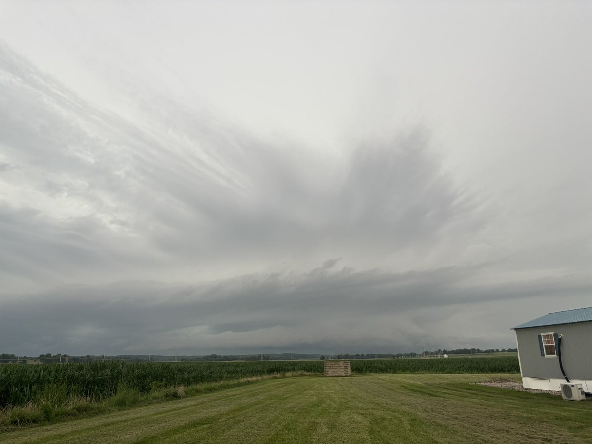 CalebIsChasin's tweet image. Huge mothership storm north west of Sandborn 8:14pm
#inwx