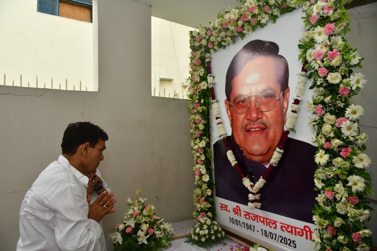 A K Sharma (@aksharmabharat) on Twitter photo गाजियाबाद मुरादनगर के माननीय विधायक श्री <a href="/AjitpaltyagiMLA/">Ajitpal Tyagi MLA 🇮🇳</a> जी के लोहिया नगर स्थित आवास पहुंचकर उनके पूज्य दिवंगत पिताजी श्री राजपाल त्यागी जी (पूर्व कैबिनेट मंत्री) को अपनी विनम्र श्रद्धांजलि दी।
ईश्वर से प्रार्थना है कि पुण्यात्मा को श्रीचरणों में स्थान दें और हमारे मित्र माननीय गाजियाबाद मुरादनगर के माननीय विधायक श्री <a href="/AjitpaltyagiMLA/">Ajitpal Tyagi MLA 🇮🇳</a> जी के लोहिया नगर स्थित आवास पहुंचकर उनके पूज्य दिवंगत पिताजी श्री राजपाल त्यागी जी (पूर्व कैबिनेट मंत्री) को अपनी विनम्र श्रद्धांजलि दी।
ईश्वर से प्रार्थना है कि पुण्यात्मा को श्रीचरणों में स्थान दें और हमारे मित्र माननीय