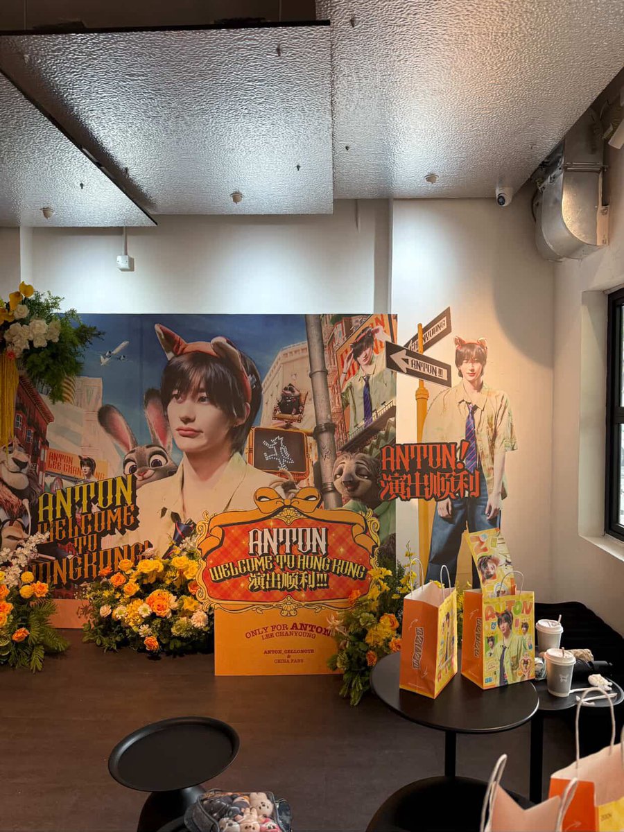 Chanyoung_CN's tweet image. 🦊 앤톤여우닉테마카페 ☕️

📍 투입주소 : WT CAFE HONG KONG
香港渡船角文匯街46號
🕐 투입기간 : 7.21  10:30～19:30（HKT）

#Cosmiclove_in0321 
#RIIZE #라이즈 #ANTON #앤톤 #アントン