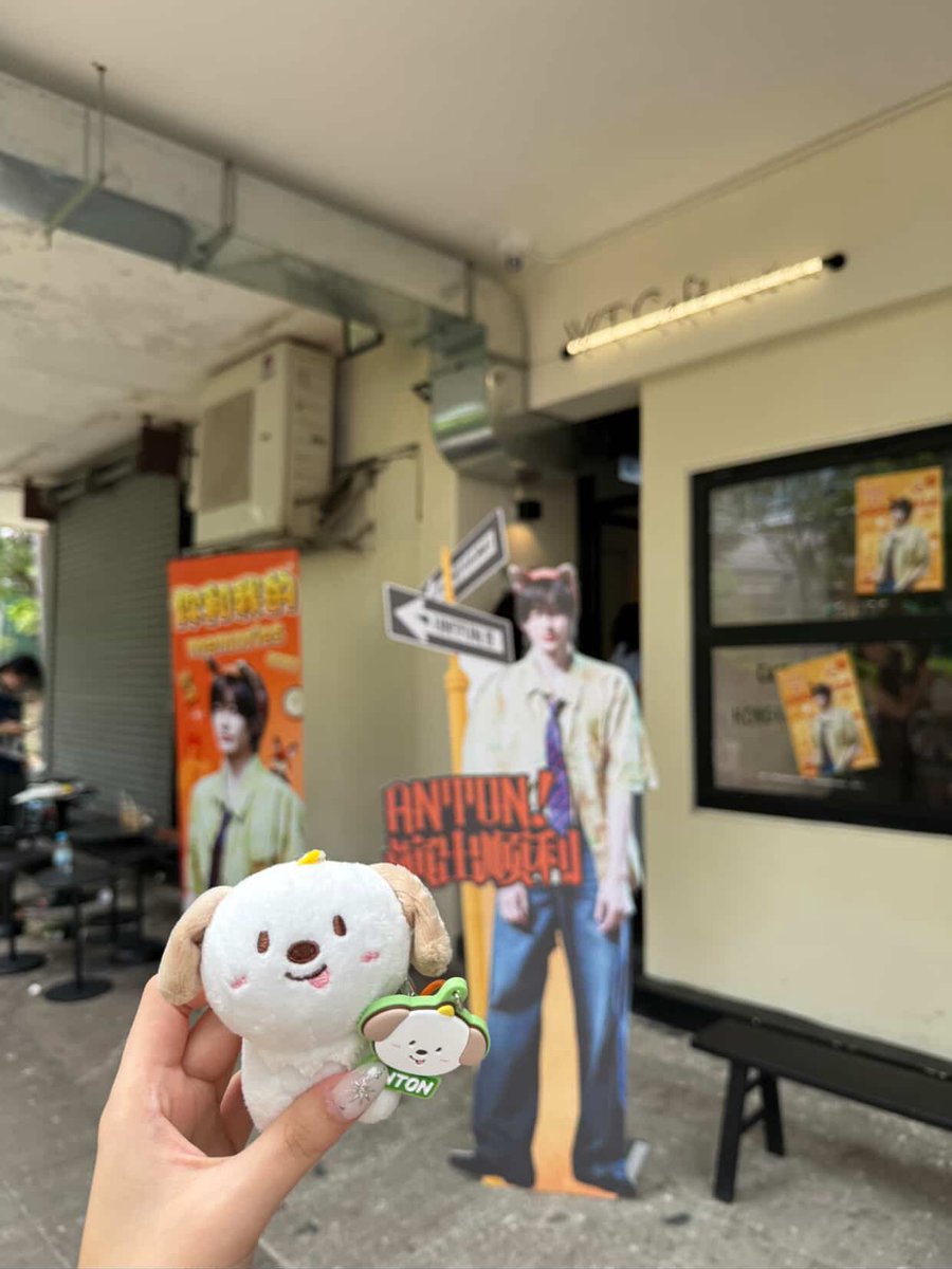 Chanyoung_CN's tweet image. 🦊 앤톤여우닉테마카페 ☕️

📍 투입주소 : WT CAFE HONG KONG
香港渡船角文匯街46號
🕐 투입기간 : 7.21  10:30～19:30（HKT）

#Cosmiclove_in0321 
#RIIZE #라이즈 #ANTON #앤톤 #アントン