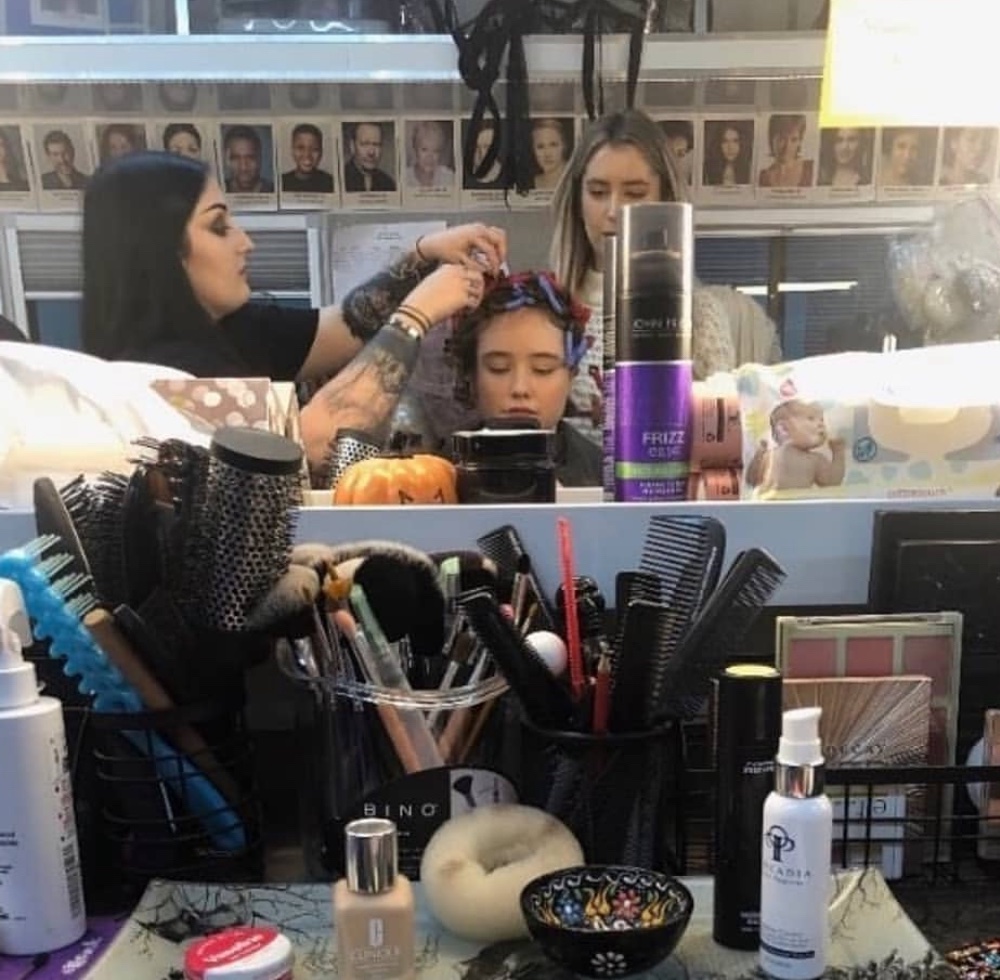 BtonArchives's tweet image. Ruby Stokes behind the scenes of #Bridgerton Season 1