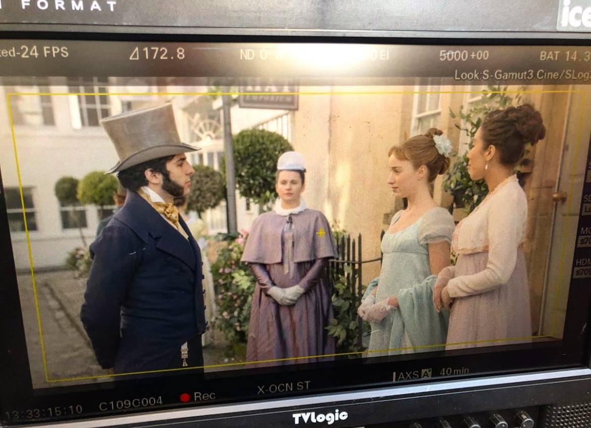 BtonArchives's tweet image. José Pedro Fortuna, Molly McGlynn, and Phoebe Dynevor behind the scenes of #Bridgerton Season 1