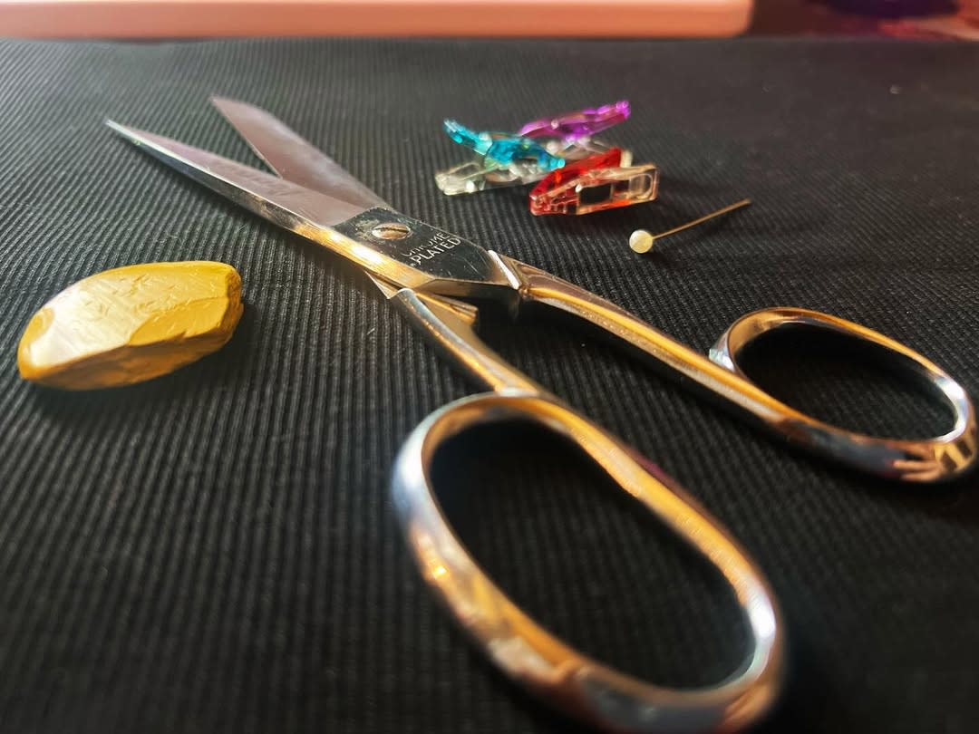 SingerSewingAus's tweet image. Loving the progress on your SINGER project, @ouch.bandaid! 🧵✨
From thread to fabric—your creativity shines all the way from Budapest 🇭🇺
Thanks for sharing the magic! 💫
#SewWithSinger #SingerSewMagic #HandmadeWithSinger #SingerCrafters #SingerSewing #HandmadeWithSinger