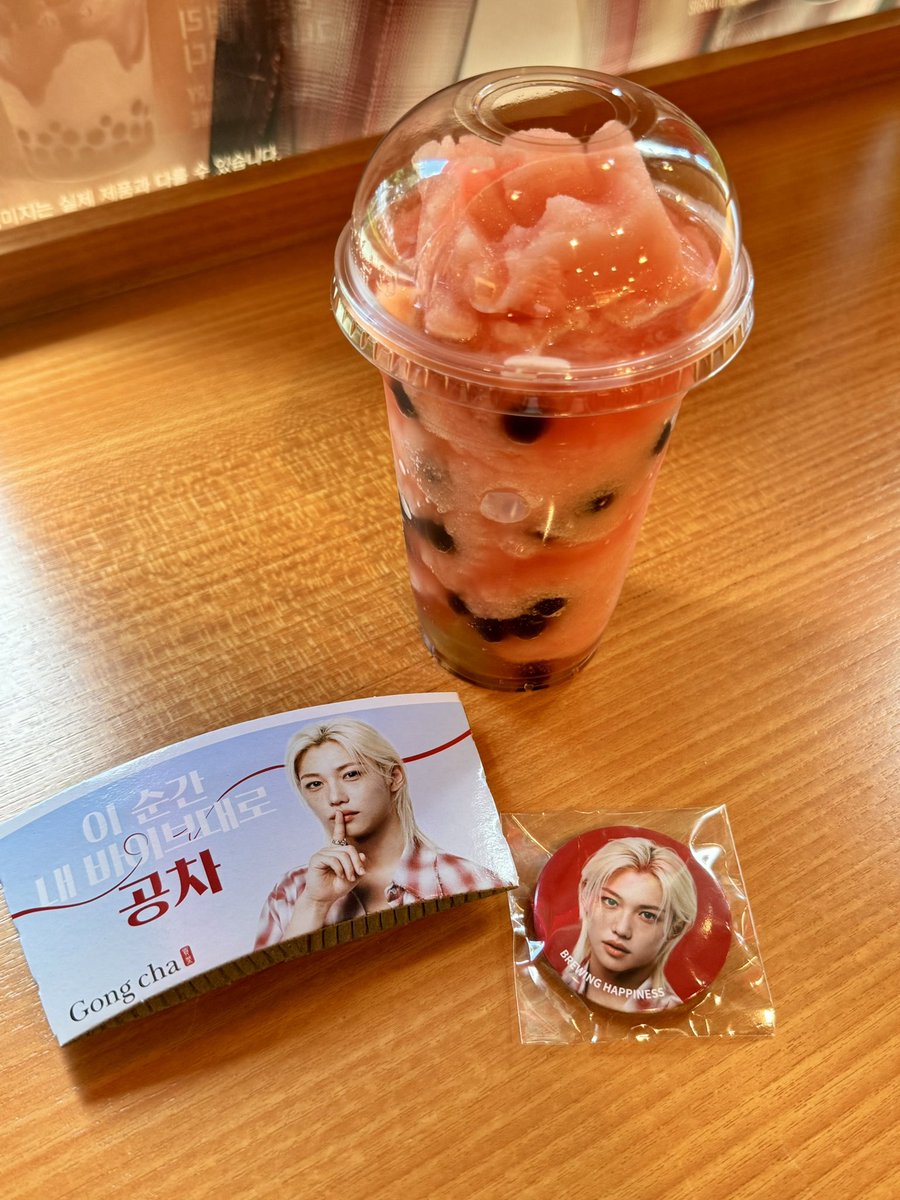 16kongkong21's tweet image. ゴンチャ新メニュー❣️

수박 샤워 펄 크러쉬 ₩5900
（すいかシャワーパールクラッシュ）

これはすいかバーの味😂🍉wwwwww
甘すぎる感じはなくてスッキリ飲めた🌟
タピオカにゼリーも入ってて食感もよい🙆‍♀️
またバッジもらった🤣
