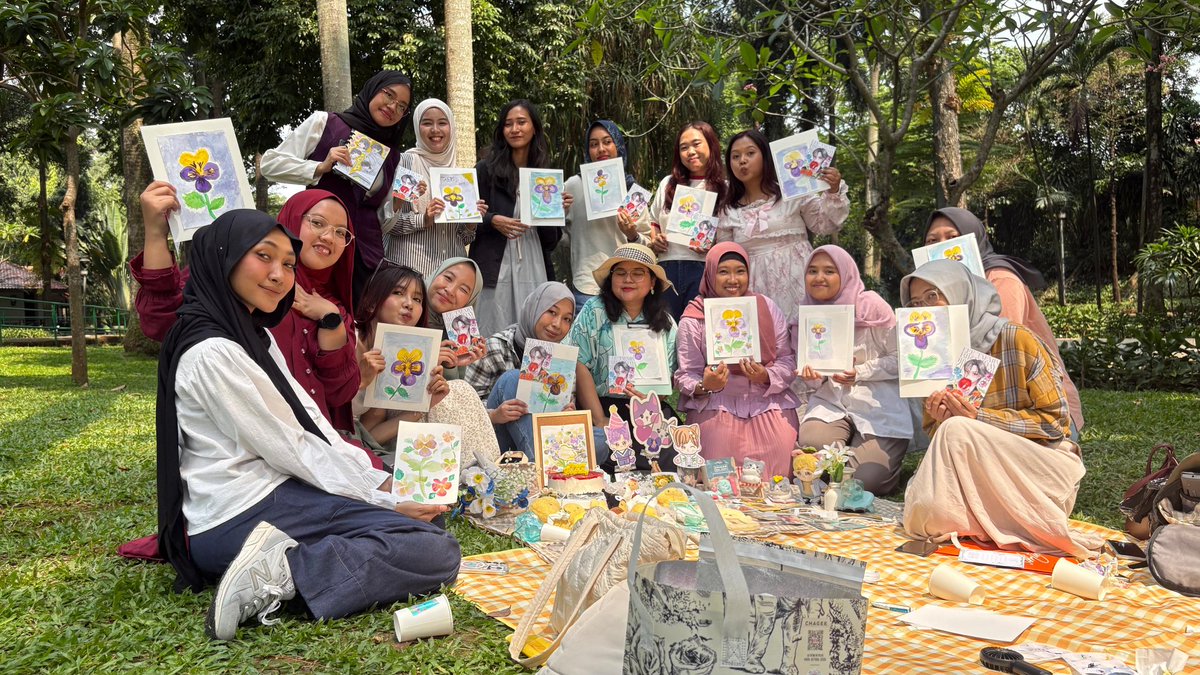 amebunny's tweet image. 🎨🖼 Artsy Pansy Picnic🪻🌸
Vol. 1
Group Photos
🌳Taman Langsat, Jakarta
#영원한원앤온리_해피태민데이
#HAPPYTAEMINDAY
#태민 #TAEMIN