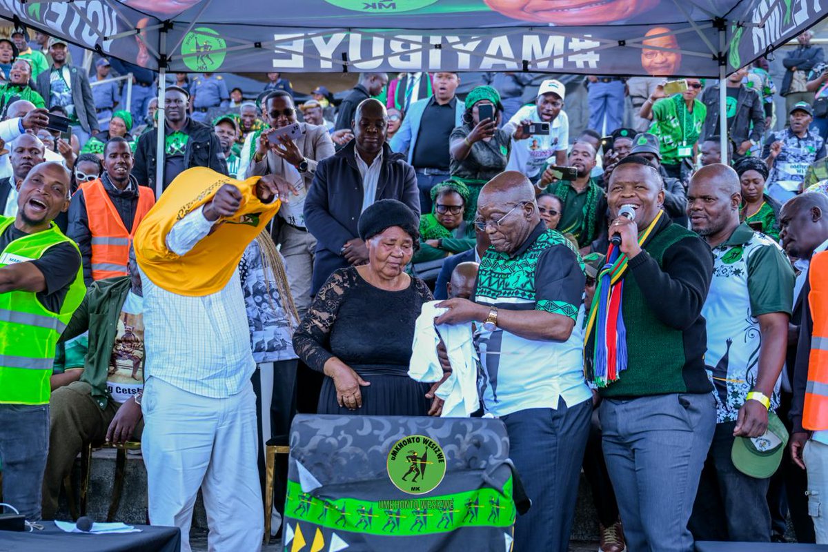 MkhontoweSizwex's tweet image. The uMkhonto weSizwe Party hosted the Syabalanda Prayer at the Manguza -Zuma Sports Ground.
The event was graced by H.E. President Zuma, the Deputy President, National Chairperson, Deputy Chairperson, Treasurer General, KZN Provincial Convenor, Youth League President and…