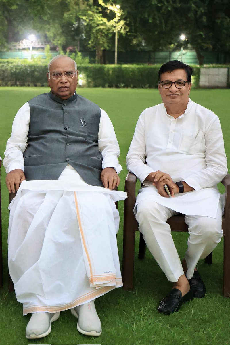 Balasaheb Thorat (@bb_thorat) on Twitter photo माननीय काँग्रेस अध्यक्ष श्री मल्लिकार्जुन खर्गे जी यांना वाढदिवसाच्या हार्दिक शुभेच्छा! आपले प्रेरणादायी नेतृत्व, निष्ठा आणि समर्पण आम्हाला सतत मार्गदर्शन करते.
Warmest birthday wishes to Congress President Shri <a href="/kharge/">Mallikarjun Kharge</a> ji! Your inspiring leadership & dedication to justice माननीय काँग्रेस अध्यक्ष श्री मल्लिकार्जुन खर्गे जी यांना वाढदिवसाच्या हार्दिक शुभेच्छा! आपले प्रेरणादायी नेतृत्व, निष्ठा आणि समर्पण आम्हाला सतत मार्गदर्शन करते.
Warmest birthday wishes to Congress President Shri <a href="/kharge/">Mallikarjun Kharge</a> ji! Your inspiring leadership & dedication to justice