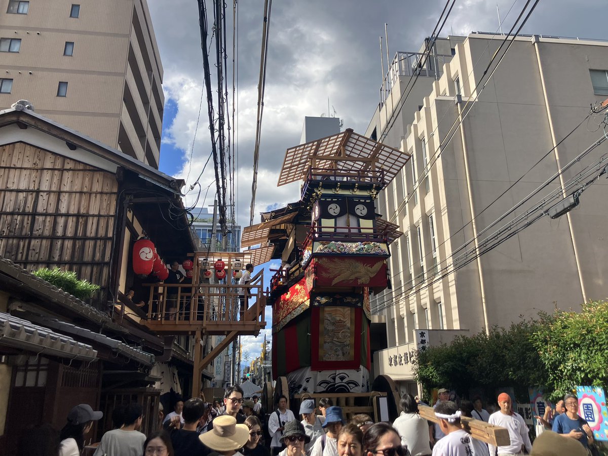 hatchgionbc's tweet photo. 文学スナック『#懶惰』@gion_randa 扉外『#京都 #祇園 文学間借り店』には、21日現在『#gatta!』『#やまやのはしぶくろ』『#万博世代』『#hesso』『#ハンケイ500m』『#NAMI通信』『#A4いちまい』『#ある日の水上ビル』『#ケッサク』最新号を追加設置。⁣
⁣
京都観光、祇園祭ついでに是非。⁣ https://t.co/QS1uK0zZrE
