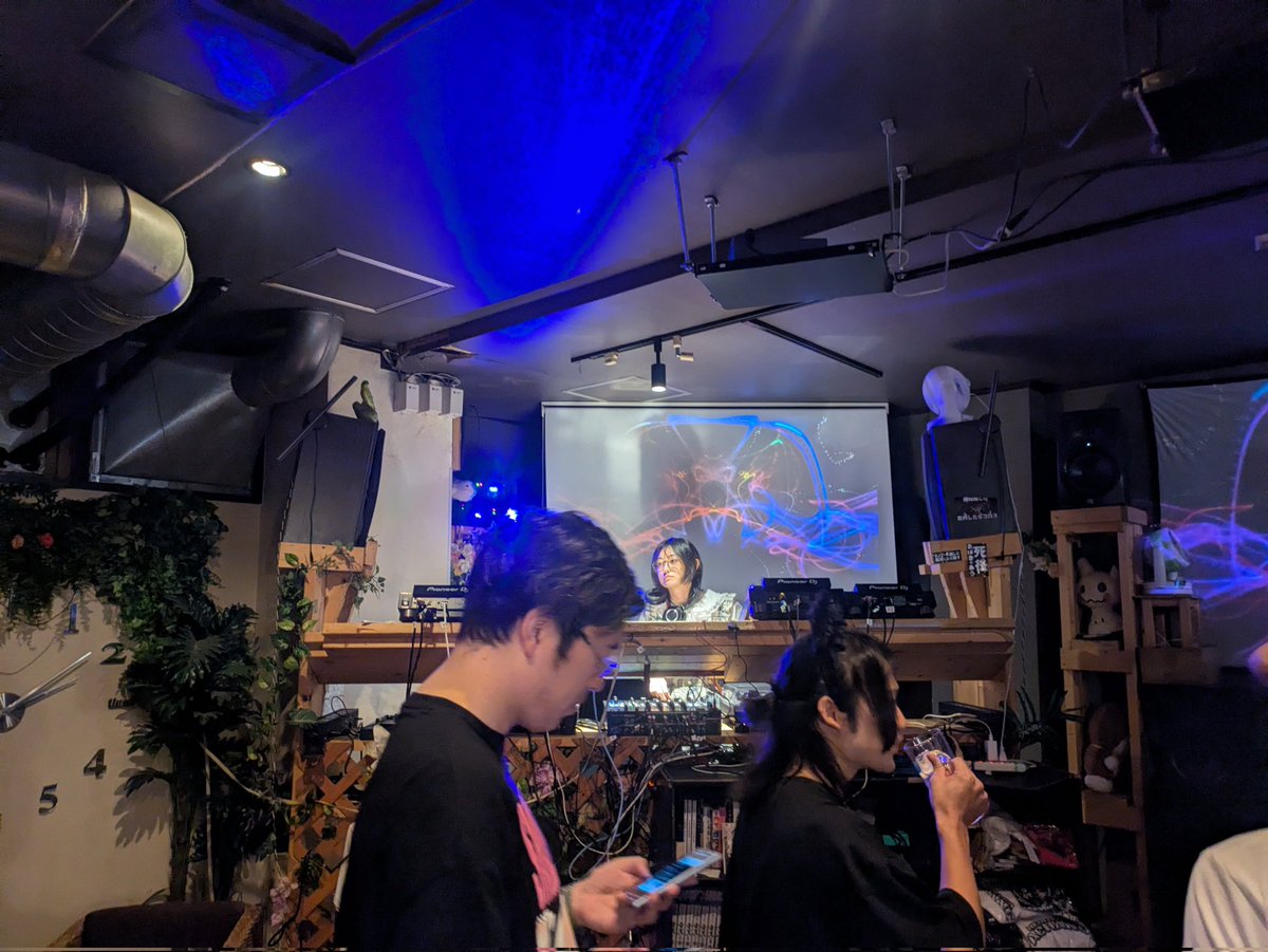 tyus_mas's tweet photo. 1番手は主催のクロムさん！
チルいkawaiiからスタート✨
#ぜんかわ https://t.co/wpoGzg8DC2