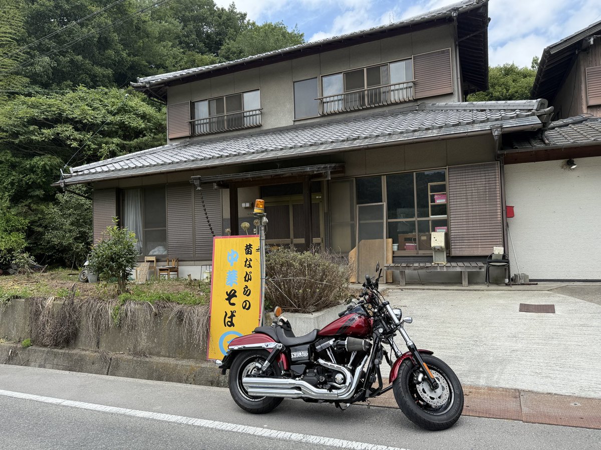 gakuchan0212's tweet photo. 今日も思いつきで高松空港の昔ながらの中華そば吉田に行ったら定休日でした。
で #とうふ屋うかい で #とうふドーナツ 食べて #ピーチィナカフェ で #桃のパンケーキ 食べてきました。
#ハーレーダビットソン #FXDF #FATBOB #行き当たりばったり #桃の季節 https://t.co/du4agX4N4u