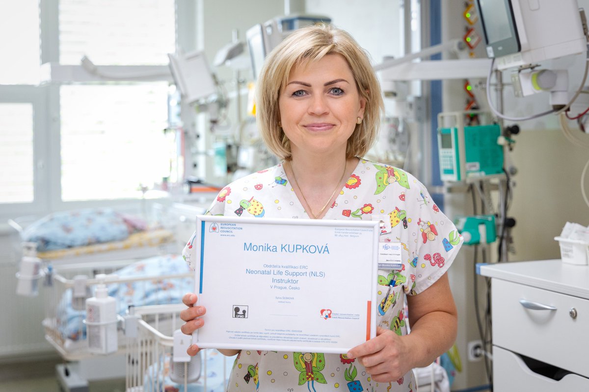 FN_Ostrava's tweet image. 🙏Jsme neskutečně moc rádi, že @FN_Ostrava🏥má ve svých řadách špičkové odborníky. Monika Kupková je staniční sestrou Oddělení neonatologie👶Jako první nelékař v Moravskoslezském kraji získala mezinárodní certifikát lektora v resuscitaci novorozenců.
👉@blesk_cz s ní pořídil…