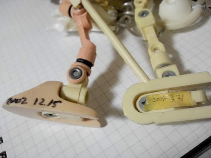 claymanlabo's tweet image. ピンホールは2004年くらいの作品。左のはネジ式2002年。