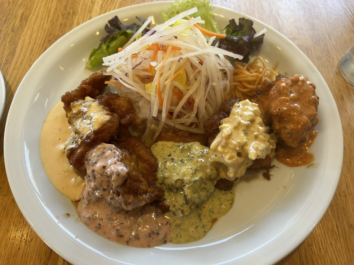kencyoro0207's tweet image. 色とりどりの5種類のソース

こういう場合、だいたいノーマルが1番美味しい
