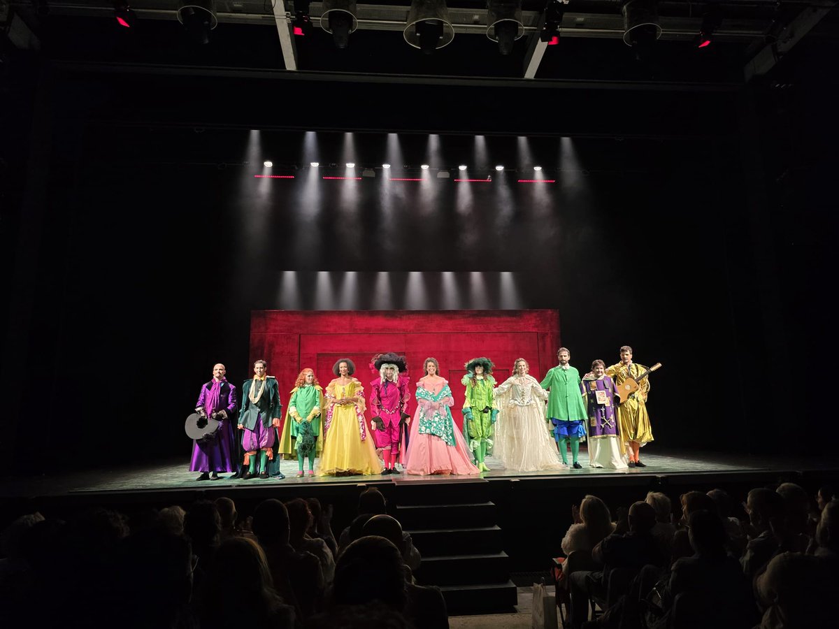 Ayer terminó mi paso por el <a href="/festivalalmagro/">Festival de Teatro Clásico de Almagro</a> (pero no el Festival, que aún dura unos días) con una magnífica representación de "Don Gil de las Calzas Verdes" de Tirso de Molina, por parte de la Joven Compañía <a href="/TEATROCLASICO/">Teatro Clásico - CNTC</a>. Muy buenas vibraciones en una obra genial y enrevesada.