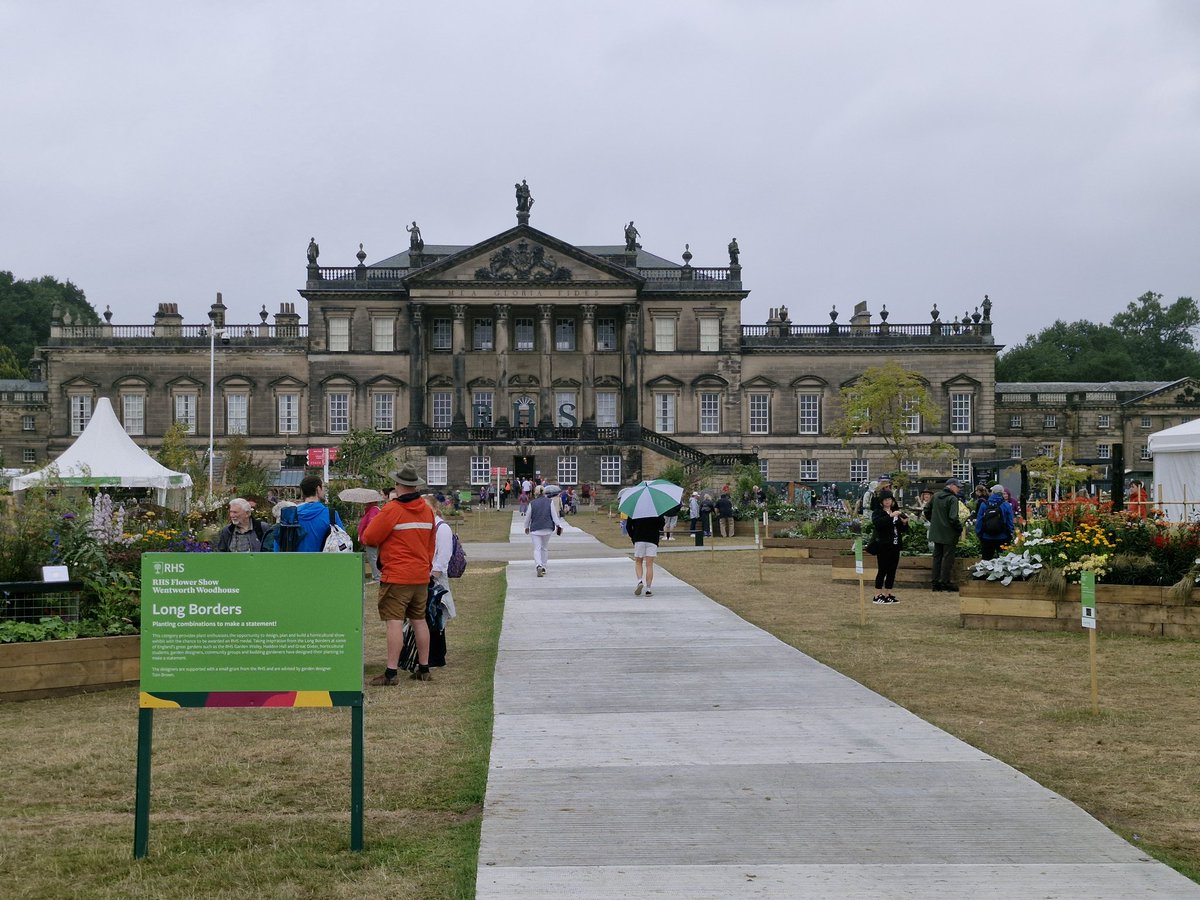 darrenlakin2's tweet image. Morning all.
A few images from an extremely wet rhs wentworth woodhouse yesterday.