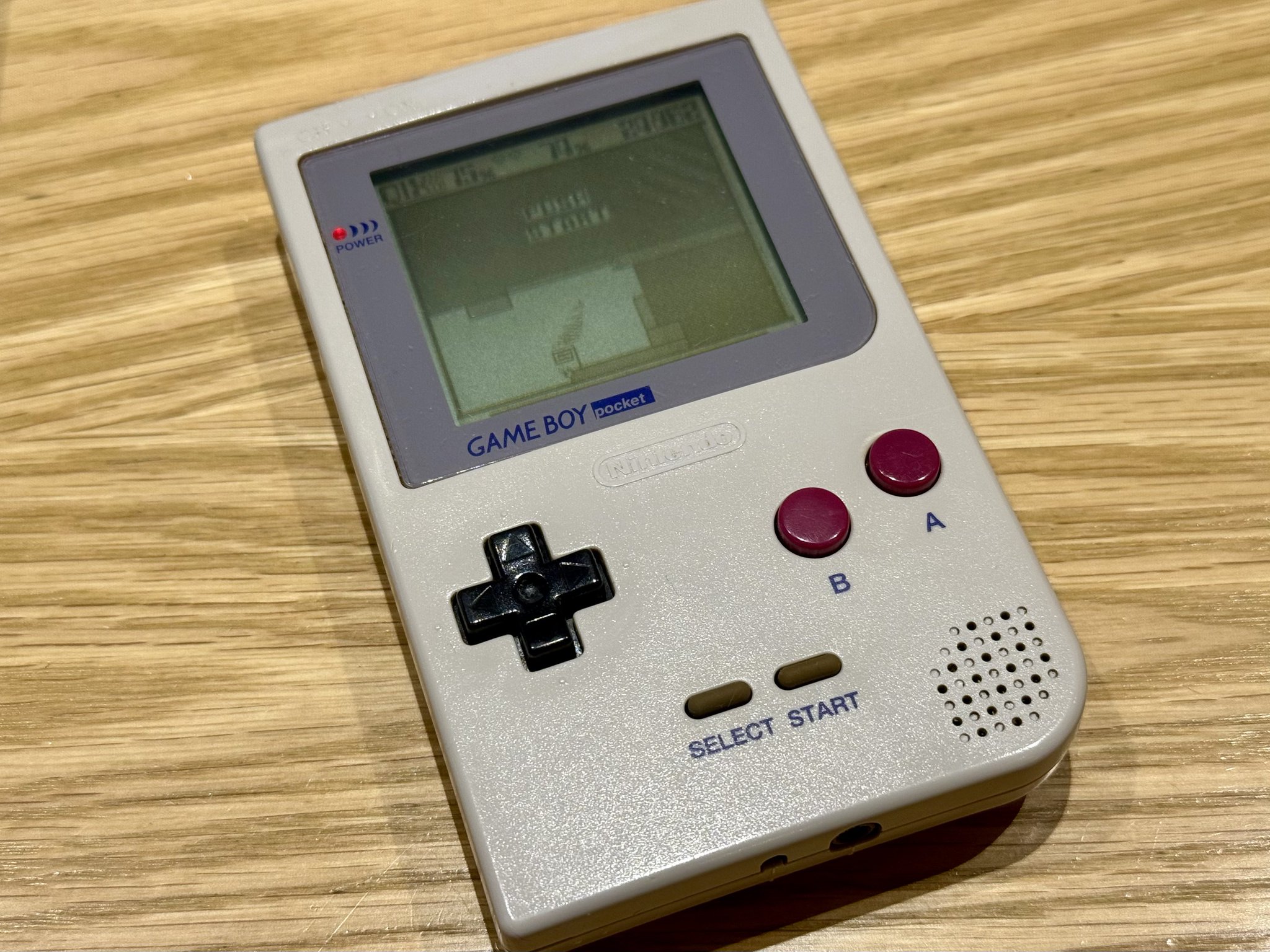 ゲームボーイポケット ゲームボーイポケットが発売された日。3800円という驚きの価格で