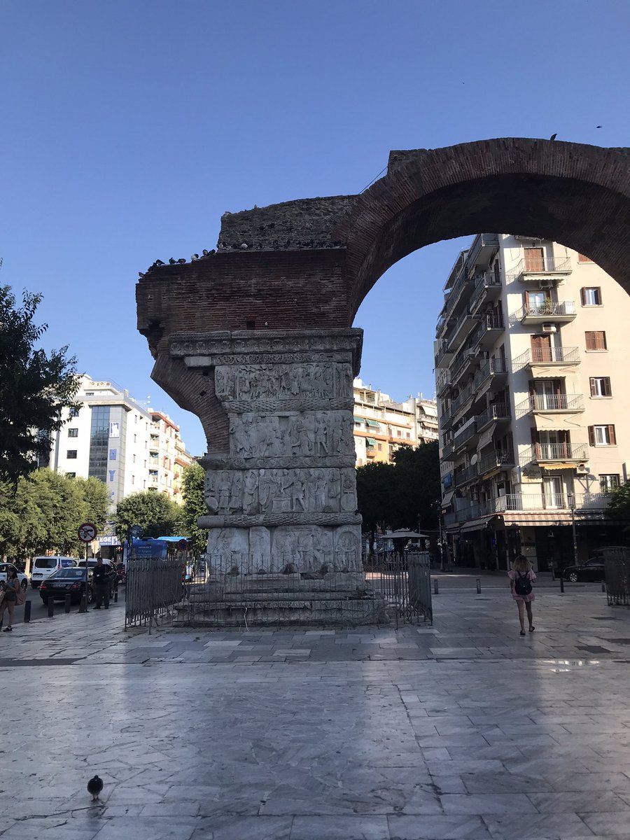 Lina_Kats's tweet image. #Loading λέμε 🔫 &amp;amp; 🌹