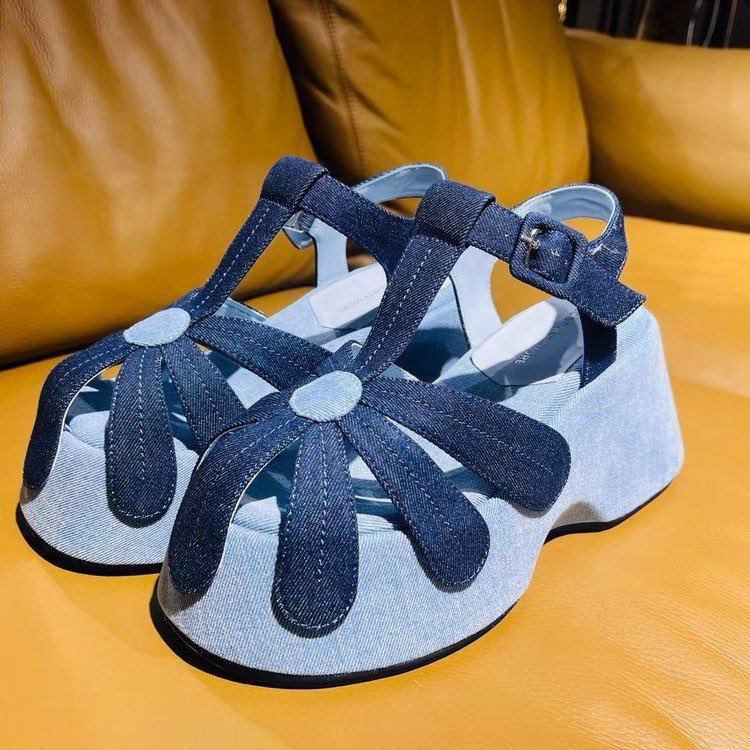 Sliders_Hub's tweet image. Open for the new week! 🛍️
Prices (NGN)
Frame 1 : 37k (size 37-41)
Frame 2 : 47k (size 43-45)
Frame 3 : 70k (size 38-42)
Frame 4 : 37k (size 37-41)
Full Box Packaging! 📦
Nationwide Delivery! 🚚 🇳🇬
💬: Click link in bio to order via WhatsApp