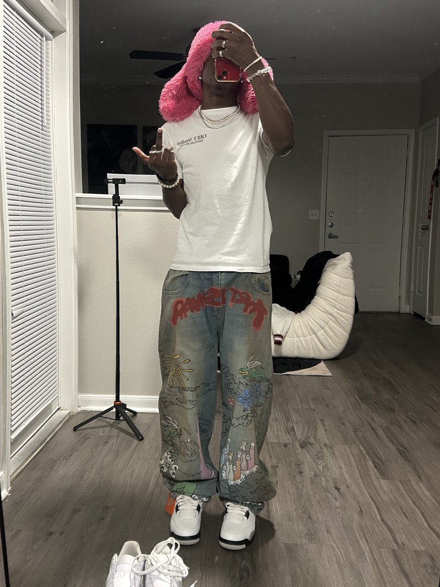 threeofflinee's tweet image. nvr let no white girl call me by my slave name