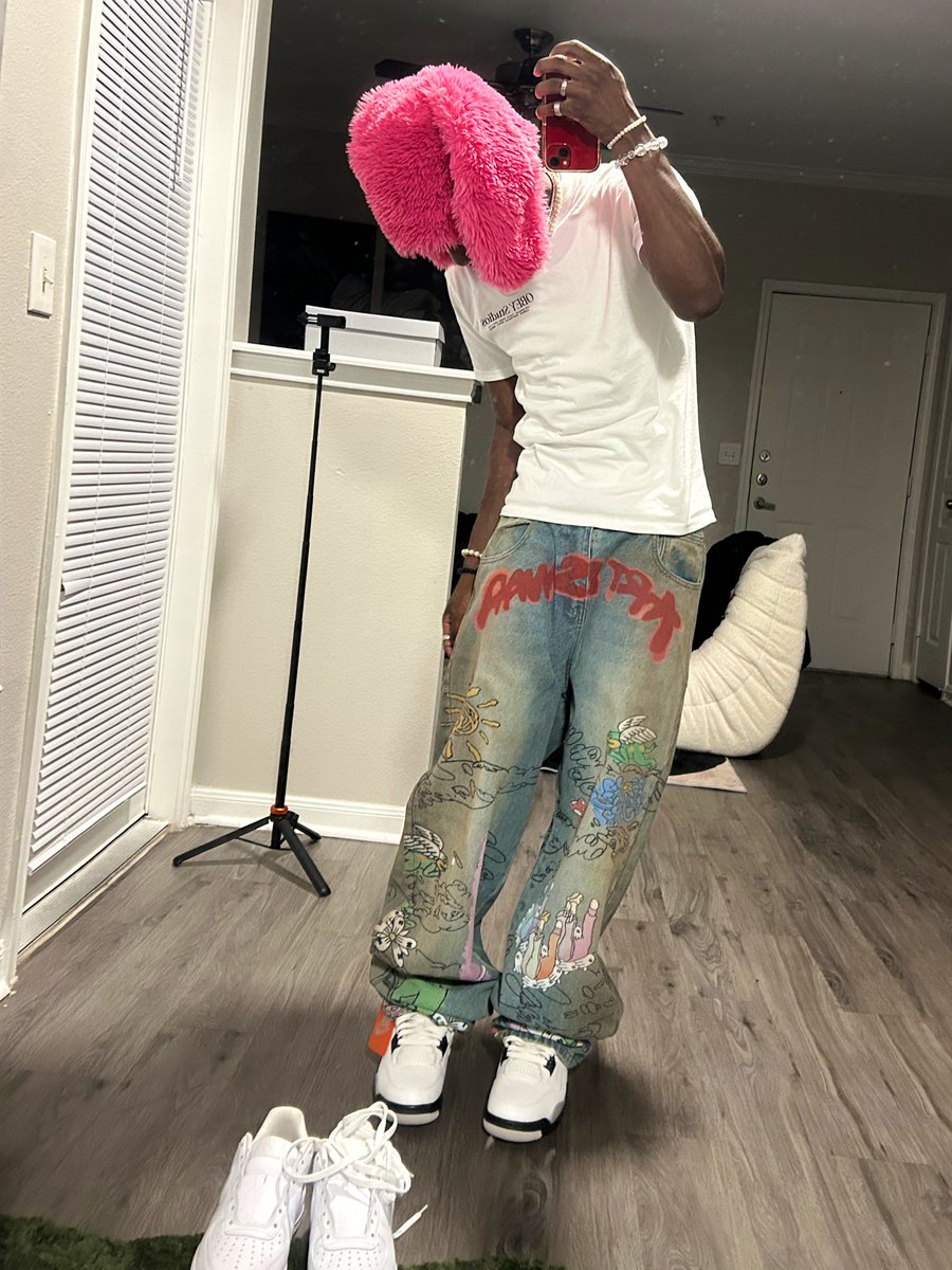 threeofflinee's tweet image. nvr let no white girl call me by my slave name