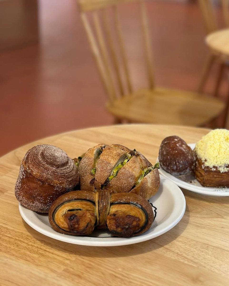 R2Luis's tweet image. Practicing my approach and conversation skills today. Feeling more confident with each encounter! 💪 #practicing #conversationskills #socialpractice #gettingbetter #confidencebuilding #selfimprovement #socialanxiety #skillbuilding #personalgrowth