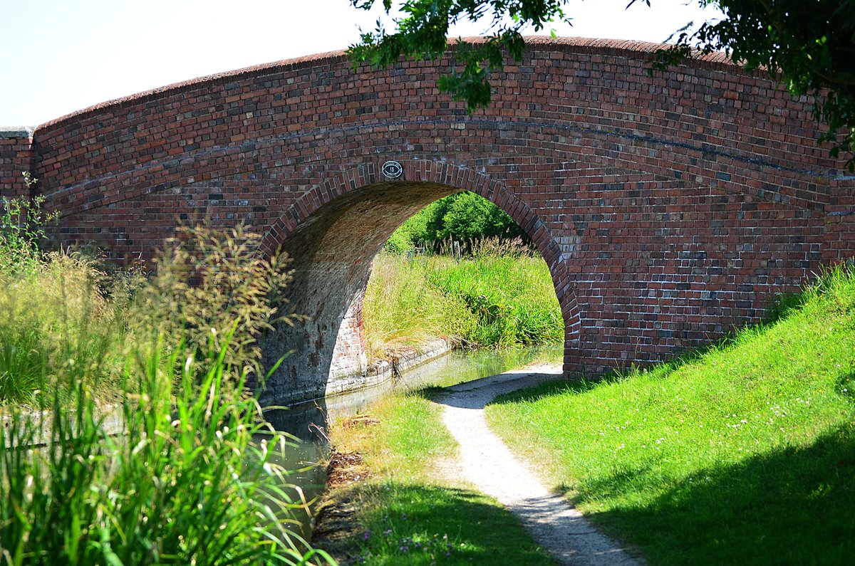 retired_tom's tweet photo. My photos from #July 2013
#CanalRiverTrust #GrandUnionCanal #AylesburyArm #Bridge #Narrowboat #MilePost #Reflections
#Canals & #Waterways can provide #Peace & #calm for your own #Wellbeing #Lifesbetterbywater #KeepCanalsAlive https://t.co/WwqS1qkbRk