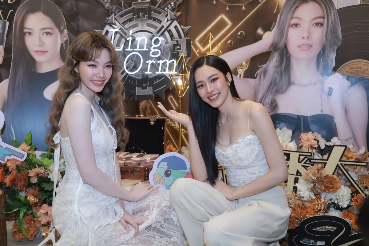 AllNews_th's tweet image. “หลิง – ออม” เสิร์ฟโมเมนต์ ทำแฟน ๆ กรี๊ดฮอลล์แตก ประกาศเซอร์ไพรส์ FANCON เจอกัน อิมแพ็ค สิ้นปี!
LINGORM ONLY YOU EP1
#linglingkwong #ormkornnaphat
#Lingorm #หลิงออม
#เพียงเธอEP1
#OnlyYouOnlyUsOnlyNowFanMeet
🔗 facebook.com/share/p/1WEALf…
สร้างปรากฏการณ์อย่างต่อเนื่อง! สำหรับ 2…