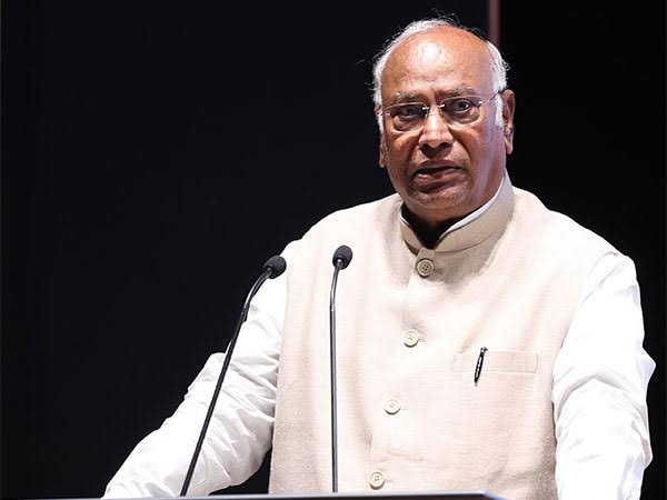 Yudh4Satya's tweet image. Warm birthday greetings to Shri Mallikarjun Kharge Ji, Hon’ble President of the Indian National Congress.
Your unwavering commitment to the Constitution, social justice, and the voice of the marginalized continues to inspire millions across the nation.

May you be blessed with…