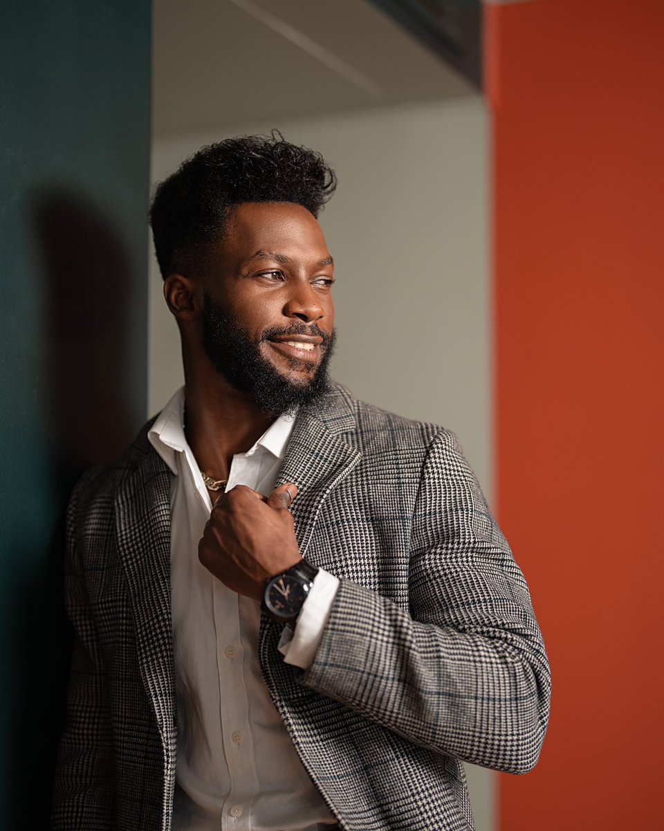 Boldness and elegance come together on the wrist with the Evo dark M. Striking the perfect balance between refined and stylish. 

#enkata #siezethemoment