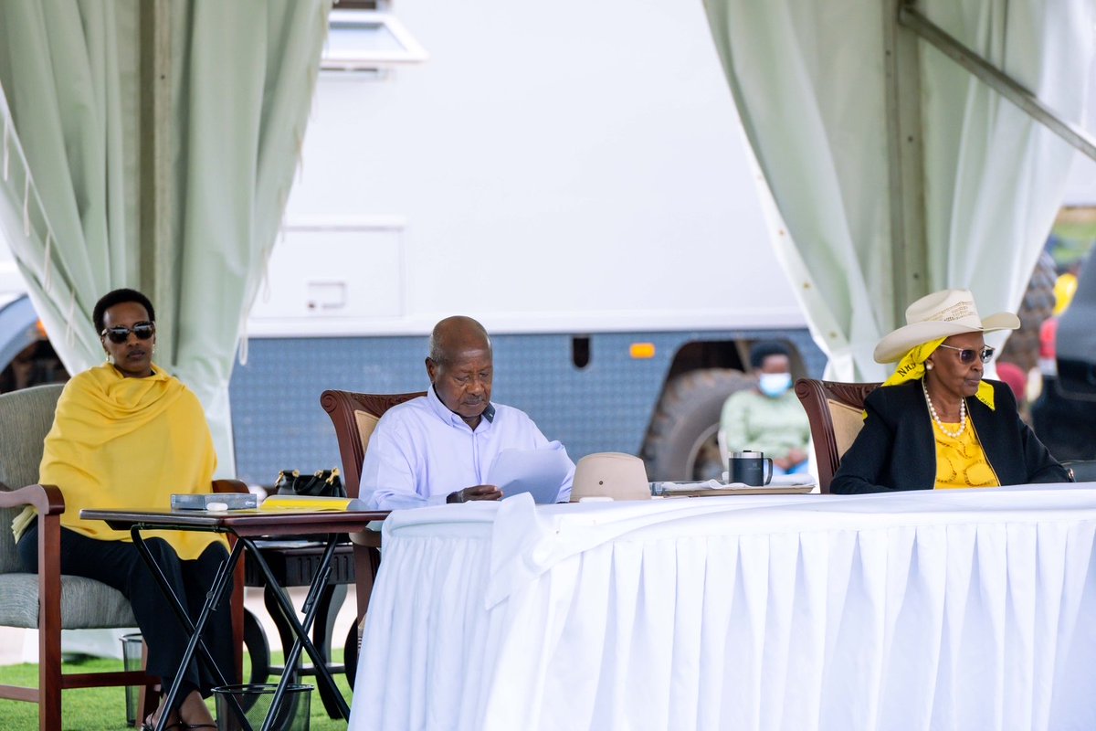 GCICUganda's tweet image. President Museveni yesterday concluded his nationwide PDM assessment tours with a call to Ugandans to fight poverty by embracing wealth creation at household level. He made the appeal at a rally in Kololo, joined by Maama @JanetMuseveni and the First Daughter @Nyinancweende.…