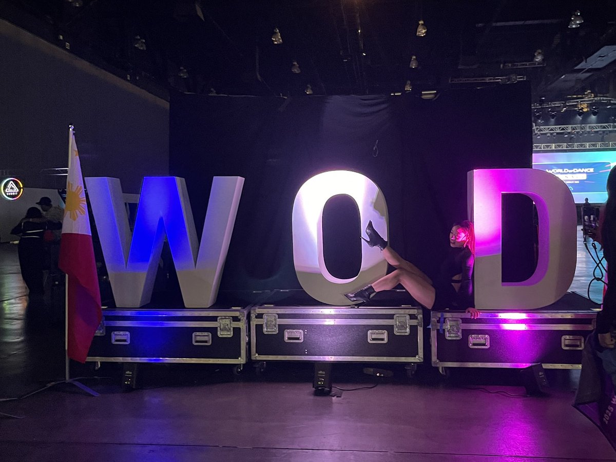 ochaninusa's tweet photo. 3年ぶりにWOD Final観に行ってきました。運良く席が三列目中央でTJ もここから始まったんだよね、と感無量。
3枚目は、わ・た・し・ではなく、ずっとポーズを取って記念写真撮ってた香港のダンサーお姉さん。きっといい思い出になったね。
#WODFinal #TravisJapan #TJ https://t.co/mxXgt1f3UU