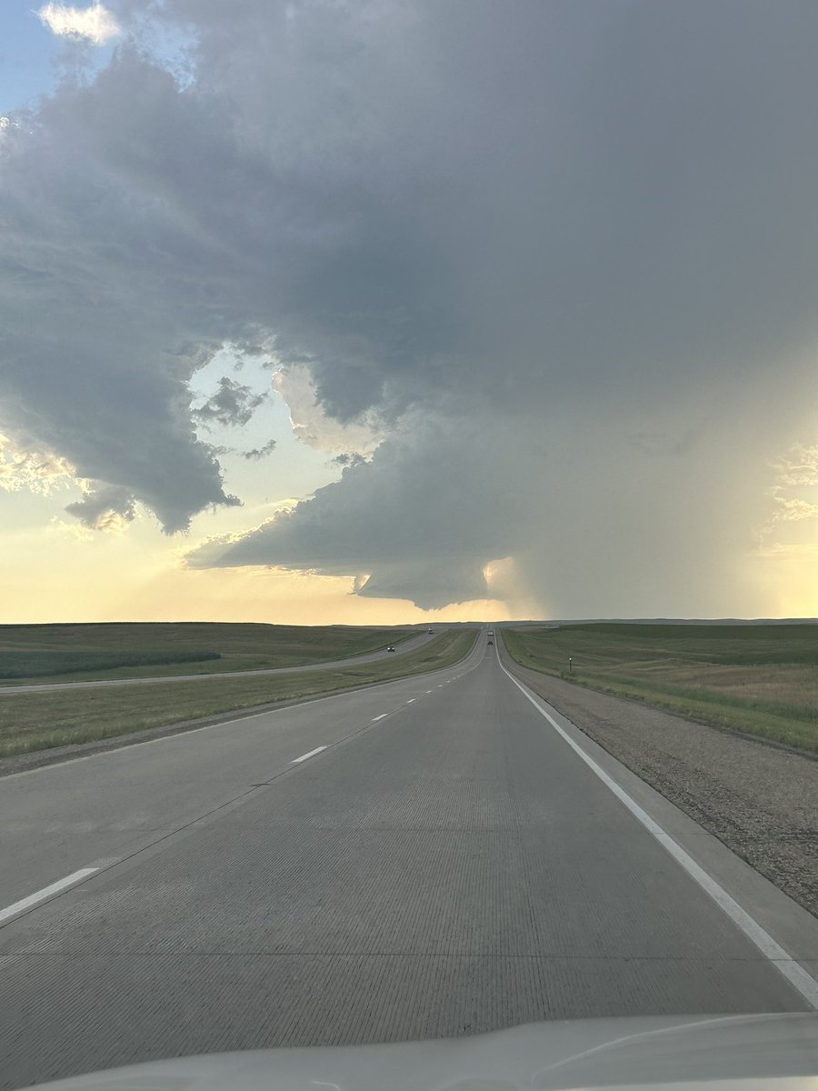 JimothyPimpin's tweet image. Just a couple other shots of that storm that was by Kadoka SD that had great structure but never produced a tornado