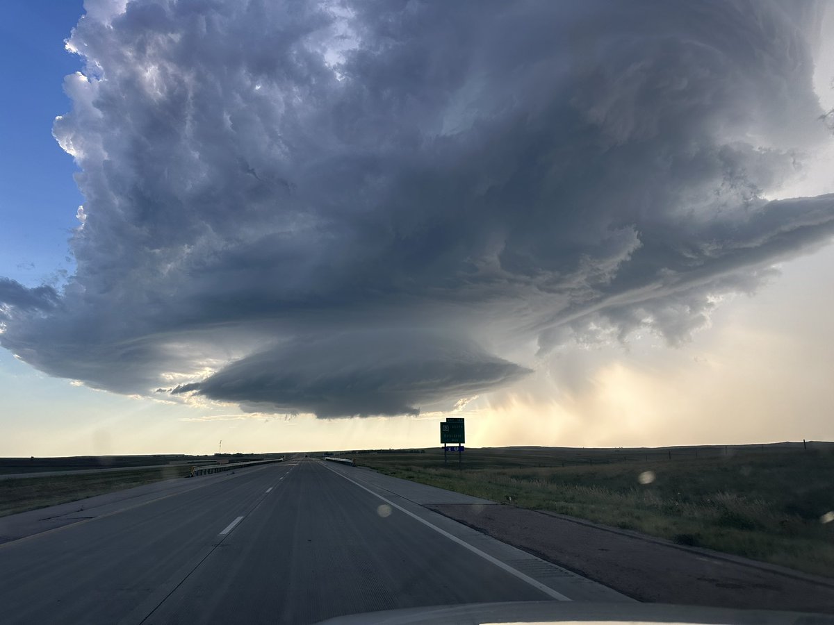 JimothyPimpin's tweet image. Just a couple other shots of that storm that was by Kadoka SD that had great structure but never produced a tornado