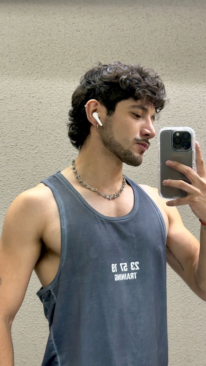 soyalexram's tweet photo. El espejo del gym está harto de mí. https://t.co/CPAGvDJWUN