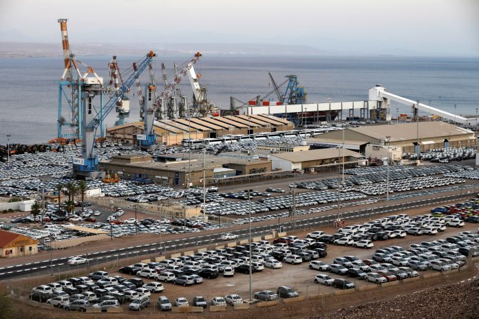 neveragainlive1's tweet image. *Port of Eilat to Shut Down Permanently After Houthi Attacks Cripple Operations*
Ongoing Houthi missile and drone strikes have paralyzed shipping to Eilat, leading to massive revenue losses and a collapse in vehicle imports.
Israeli officials say the port will close for good…
