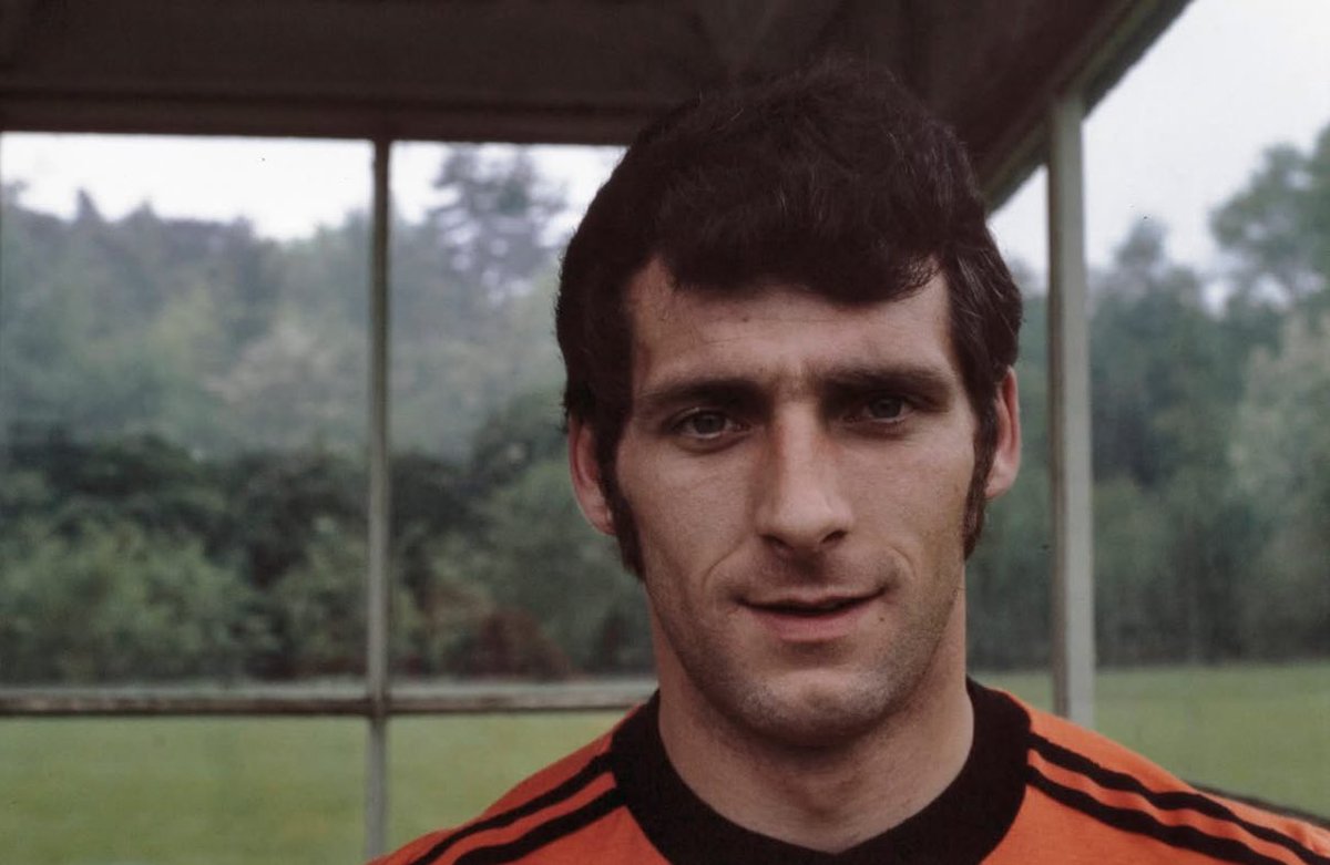 Voetballegends1's tweet image. Vandaag 10 jaar geleden overleed @RodaJCKerkrade legende Dick Nanninga. De spits speelde 225 duels voor Roda JC en maakte 107 doelpunten. Namens het Nederlands elftal scoorde Nanninga de gelijkmaker tegen Argentinië in de (verloren) WK-finale van 1978. #nanninga #rodajc