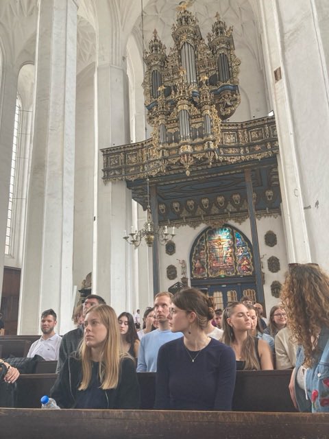 Polska's tweet image. Za uczestnikami weekend pełen wrażeń i inspiracji w @gdansk – mieście symbolu, wolności i solidarności. W ramach pilotażowego programu stypendialnego Poland. Business Adventure, realizowanego przez @PAIH_pl na zlecenie @MSZ_RP, odwiedzili m.in. Fontannę…