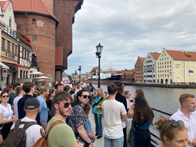 Polska's tweet image. Za uczestnikami weekend pełen wrażeń i inspiracji w @gdansk – mieście symbolu, wolności i solidarności. W ramach pilotażowego programu stypendialnego Poland. Business Adventure, realizowanego przez @PAIH_pl na zlecenie @MSZ_RP, odwiedzili m.in. Fontannę…