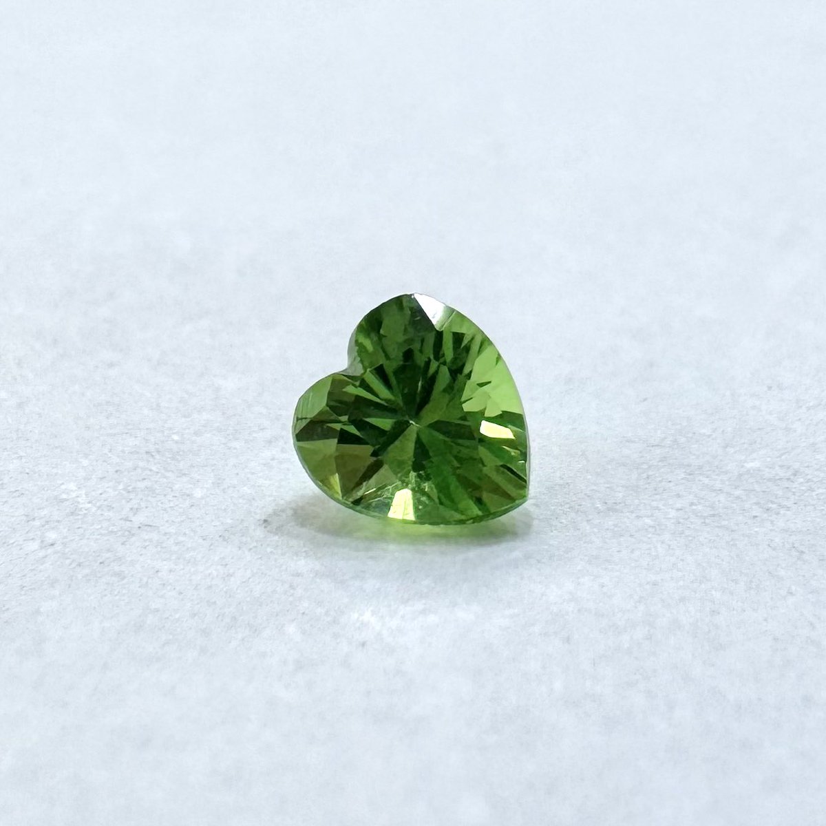 C31357141's tweet image. #천체마켓 

0.33ct 차보라이트 가넷 하트 컷

✦ 12만원

선명한 연두색의 정밀 하트 컷 차보라이트 가넷입니다!
윈도우 없이 휘광이 매우 좋아요!! 💚✨

✦ open.kakao.com/me/C31357141