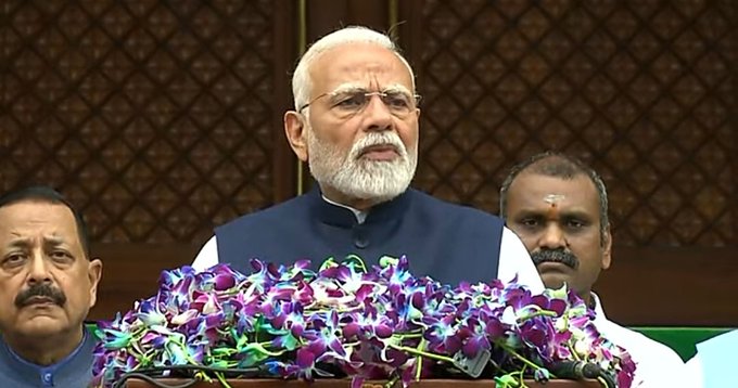 PrachandNews's tweet image. ऑपरेशन सिंदूर: पीएम मोदी ने की तारीफ, आतंक के खिलाफ भारत की नई रणनीति का एलान.

Android: bit.ly/PrachandNewsAp…
iOS: bit.ly/PrachandNewsiOS

#OperationSindoor #PMModi #ModiOnTerror #IndiaFightsTerrorism #NewSecurityStrategy #IndianArmy #AntiTerrorOperation  #TerrorismFreeIndia