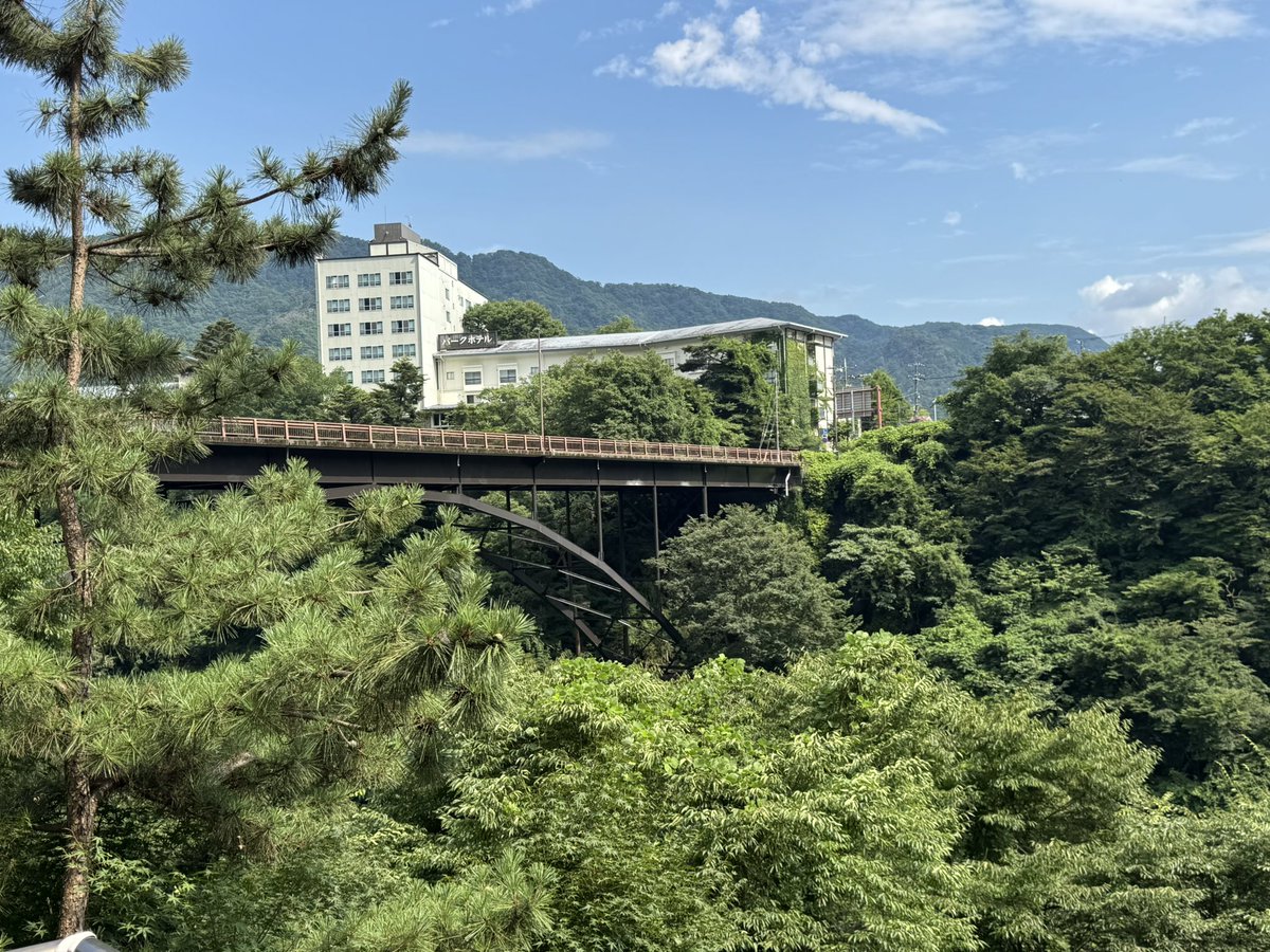 鬼怒川温泉着！
部屋はボロいが、絶景かな、