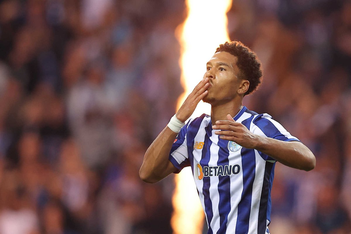 fcportofas19's tweet image. 🚨🔵 Danny Loader está praticamente fechado no Swansea City por 4M€, revela @JFtransfers. 

Na tua opinião, seria uma boa venda? 🧐✍️🏻