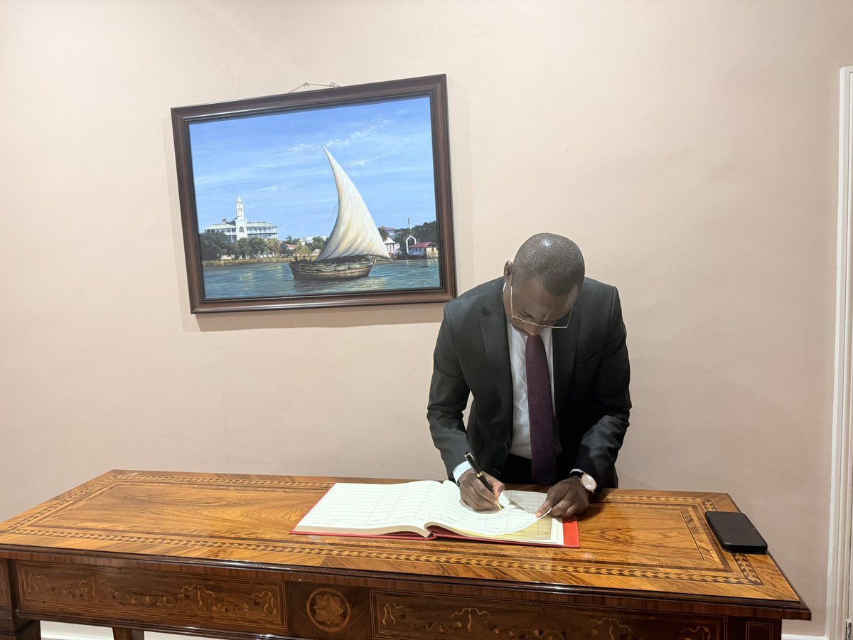 MbelwaK's tweet image. Ubalozi utashirikiana na Benki ya Kilimo kubaini fursa zilizopo katika soko la fedha la London ili kuwezesha watanzania kupata mitaji ya kuwekeza katika sekta ya kilimo nchini. Makubaliano hayo tumefanya mwisho wa wiki iliyopita katika mkutano wangu na Mkurugenzi Mtendaii wa…