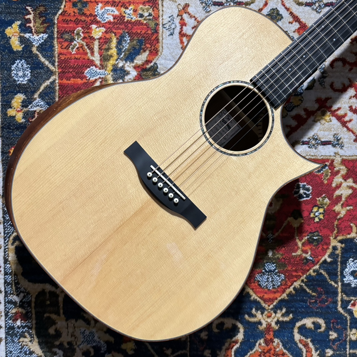 shima_toyokawa's tweet image. 【Headway Acoustic Fair 2025】
商材紹介⑧
HGAF-5090SE/C
独特なHGAFシェイプで、サイド&バックにサペリ材を採用。中音域の甘い響きが特徴です。
手に取りやすい価格ながら随所からつくりの良さを感じられる、ハイコストパフォーマンスな一本です!
#ヘッドウェイ #ギターフェア