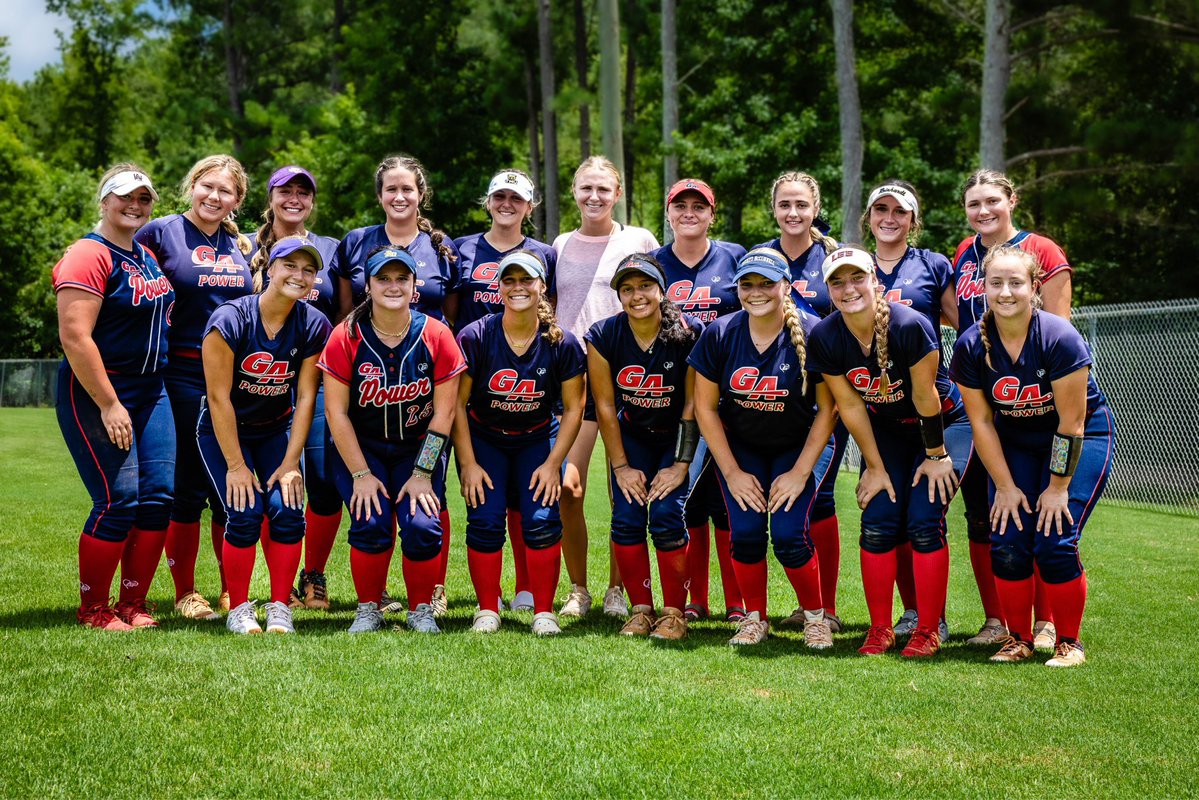 ava_bearden's tweet image. So grateful for this last season & the last 4 with @howiemackz! This season held many great things which after reflection has all evolved because of so many people pouring into me. The most impactful over the years have been Coach Howie and Coach Billy! So thankful for you both