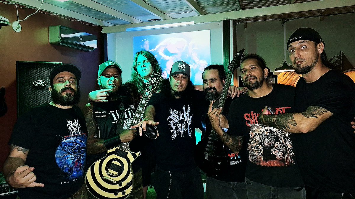 Sumamente agradecidos con todo el público asistente a la celebración de nuestro 19° Aniversario, gracias por formar parte de esto 🤘🏻