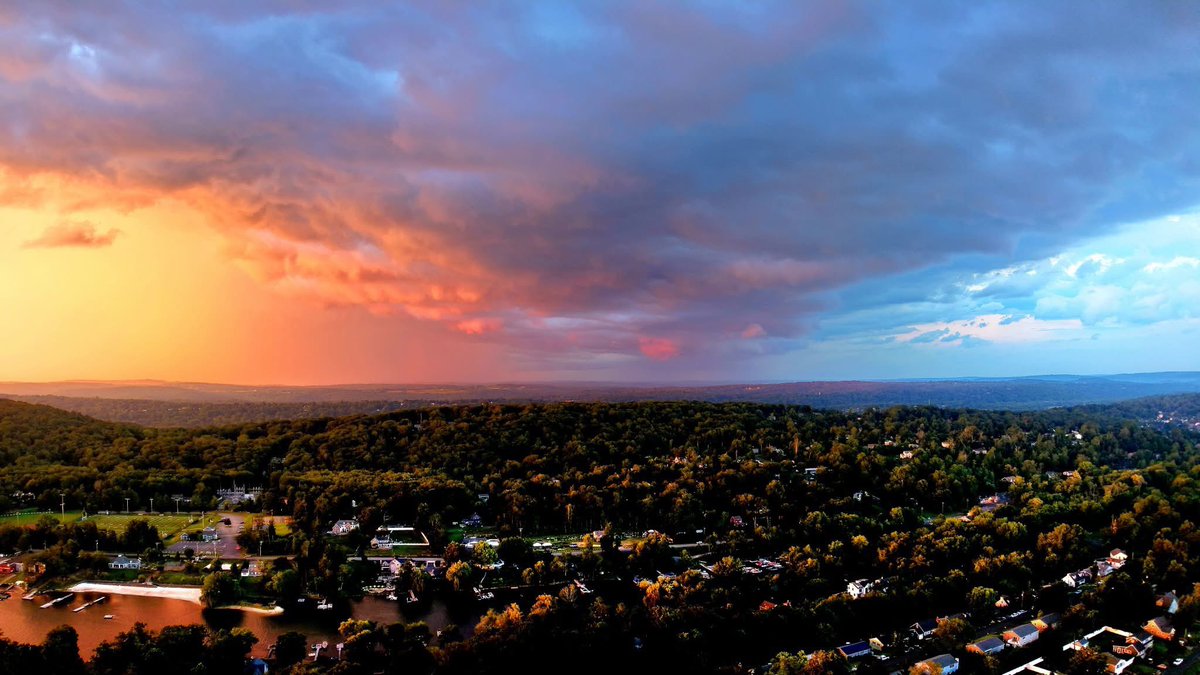 Danbury_WX's tweet image. Some pretty epic shots from the sunset storms across Greater Danbury.