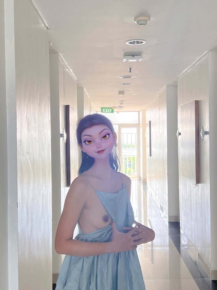 Iseng di lorong hotel