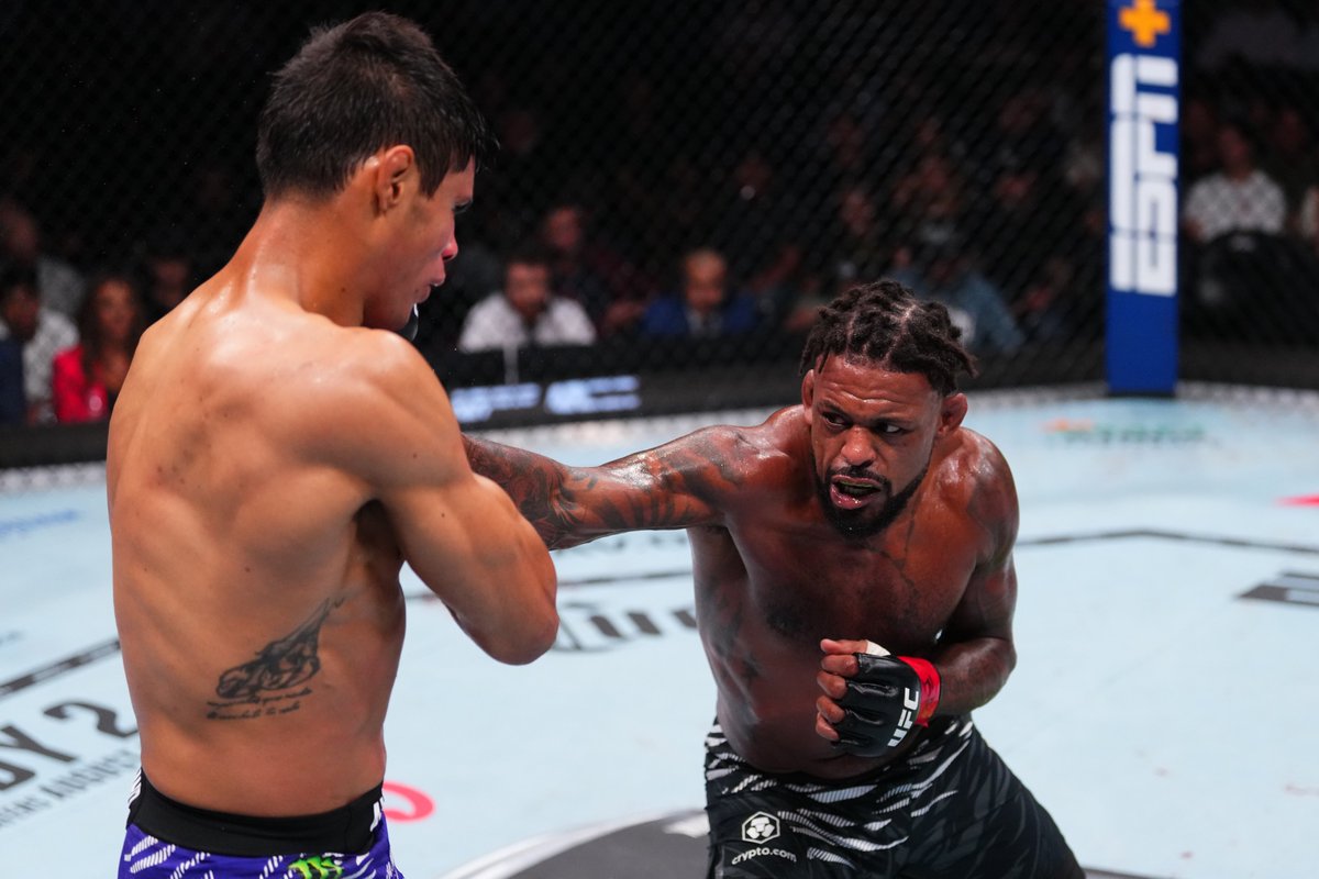 UFC_Asia's tweet image. Still the @Menace155! 💪
Michael Johnson continues his resurgence over at #UFC318! Who you think should he face next!?
